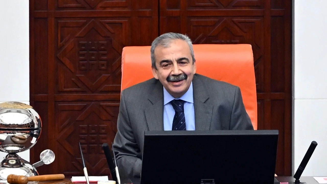 TBMM’yi yöneten başkanvekiline yurt dışı yasağı