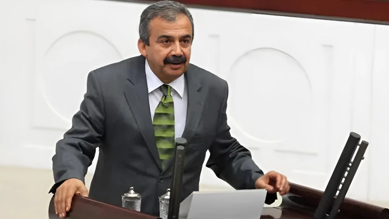 Sırrı Süreyya Önder'in Sağlık Durumu Ciddiyetini Koruyor