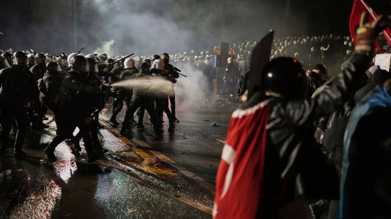 New York Times’tan Türkiye Yorumu: İmamoğlu’nun Tutuklanması Sonrası Sessizlik Tartışılıyor